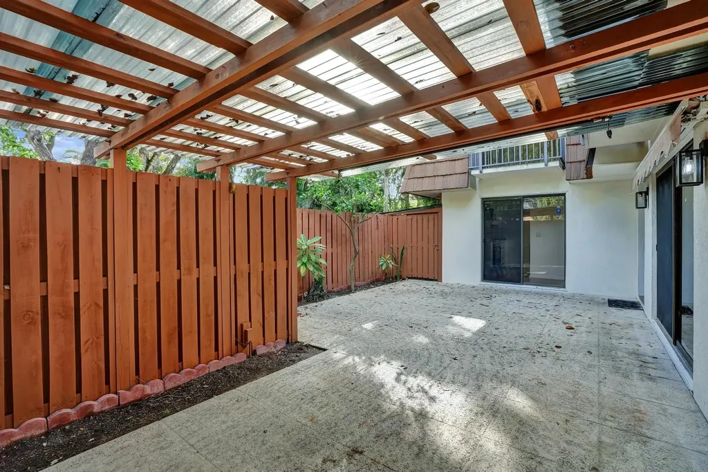 9111 SW 20th Street Davie FL 33324