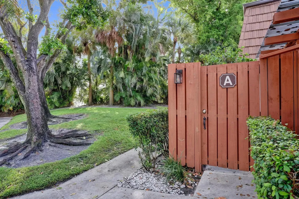 9111 SW 20th Street Davie FL 33324