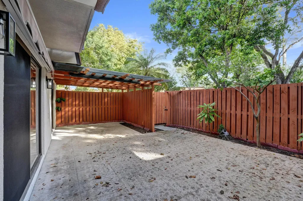 9111 SW 20th Street Davie FL 33324