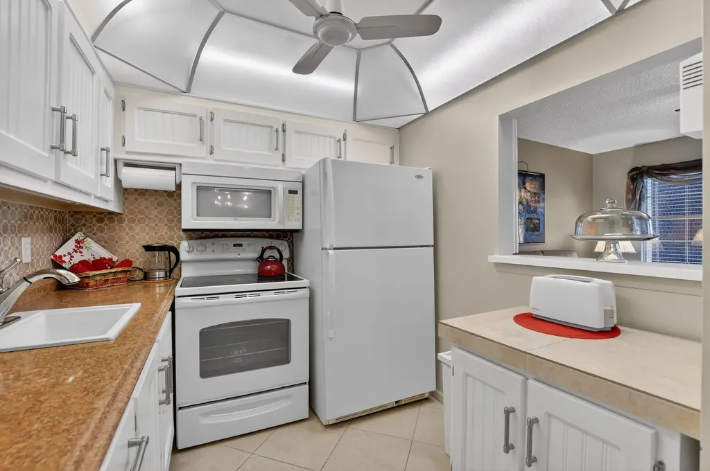 2010 N Farnham N Deerfield Beach FL 33442