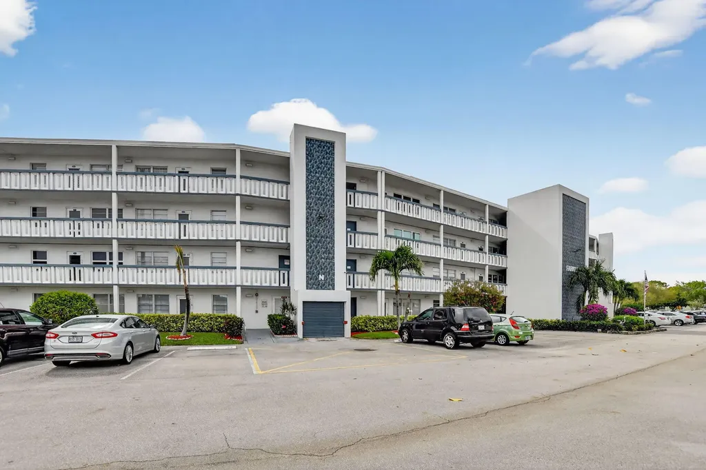 2010 N Farnham N Deerfield Beach FL 33442