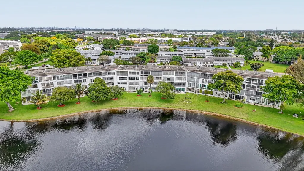 2010 N Farnham N Deerfield Beach FL 33442