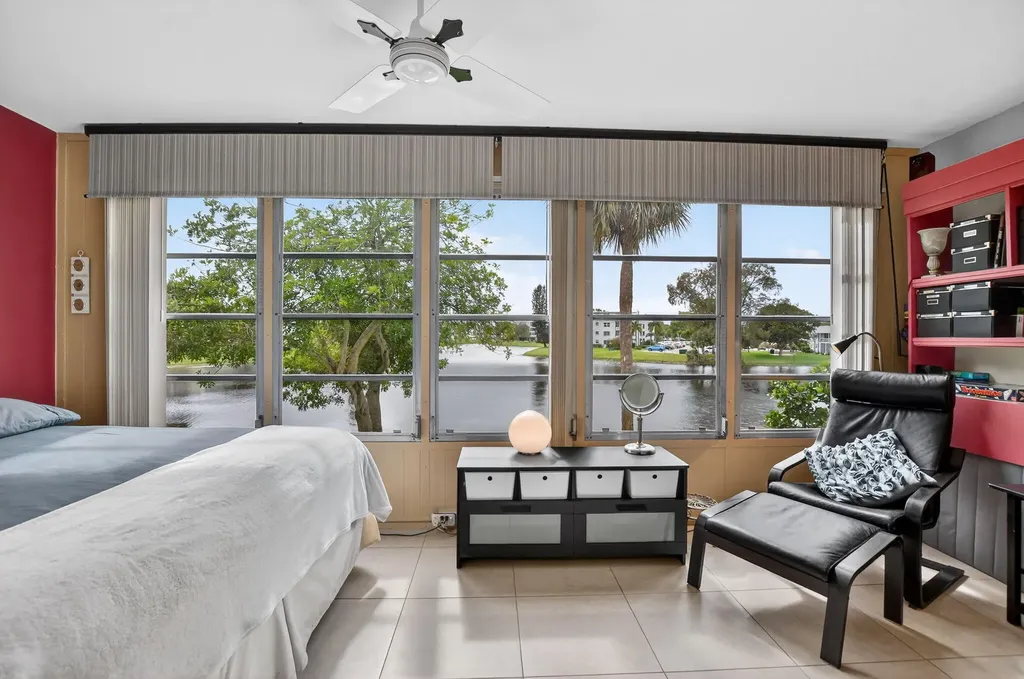 2010 N Farnham N Deerfield Beach FL 33442