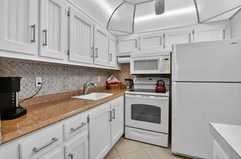 2010 N Farnham N Deerfield Beach FL 33442
