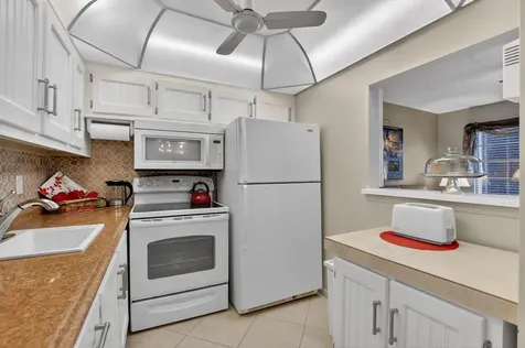 2010 N Farnham N Deerfield Beach FL 33442