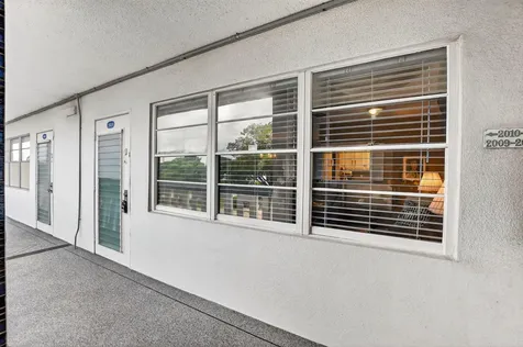 2010 N Farnham N Deerfield Beach FL 33442