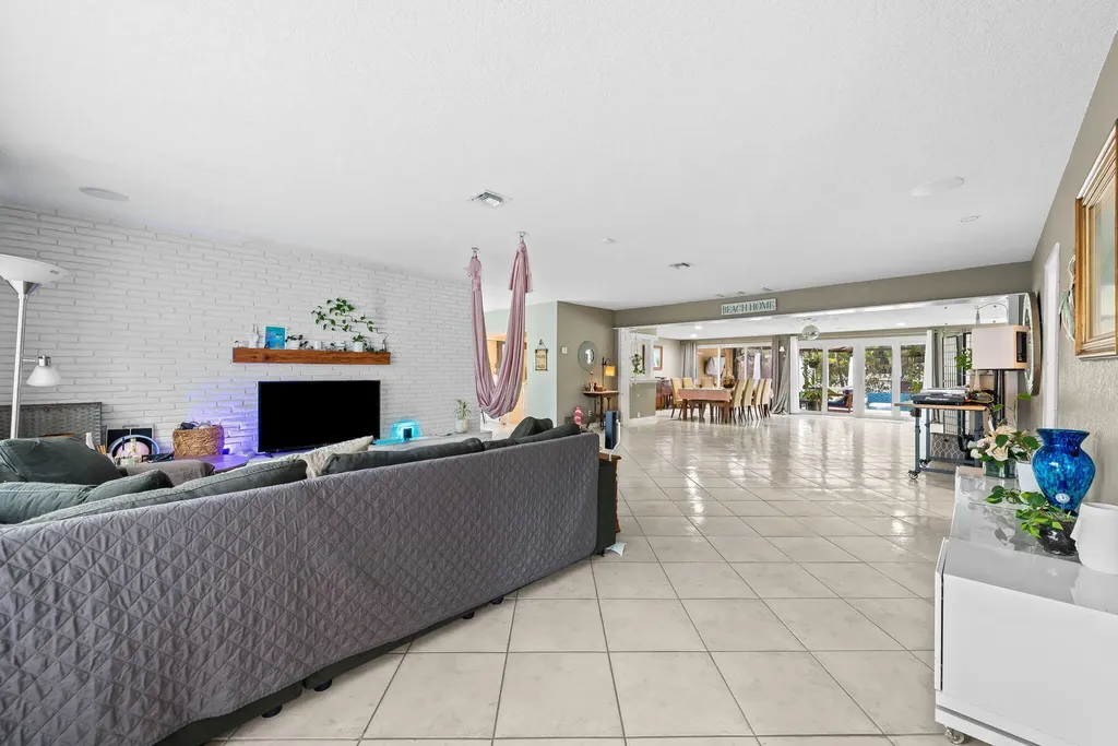 939 Buchanan Street Hollywood FL 33019
