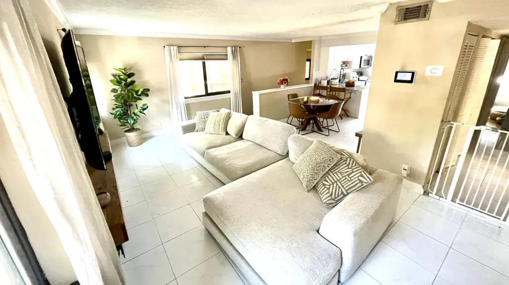 134 Wimbledon Lakes Drive Plantation FL 33324