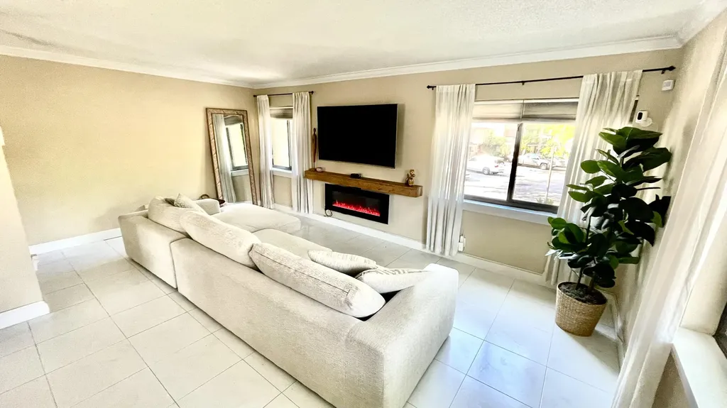 134 Wimbledon Lakes Drive Plantation FL 33324