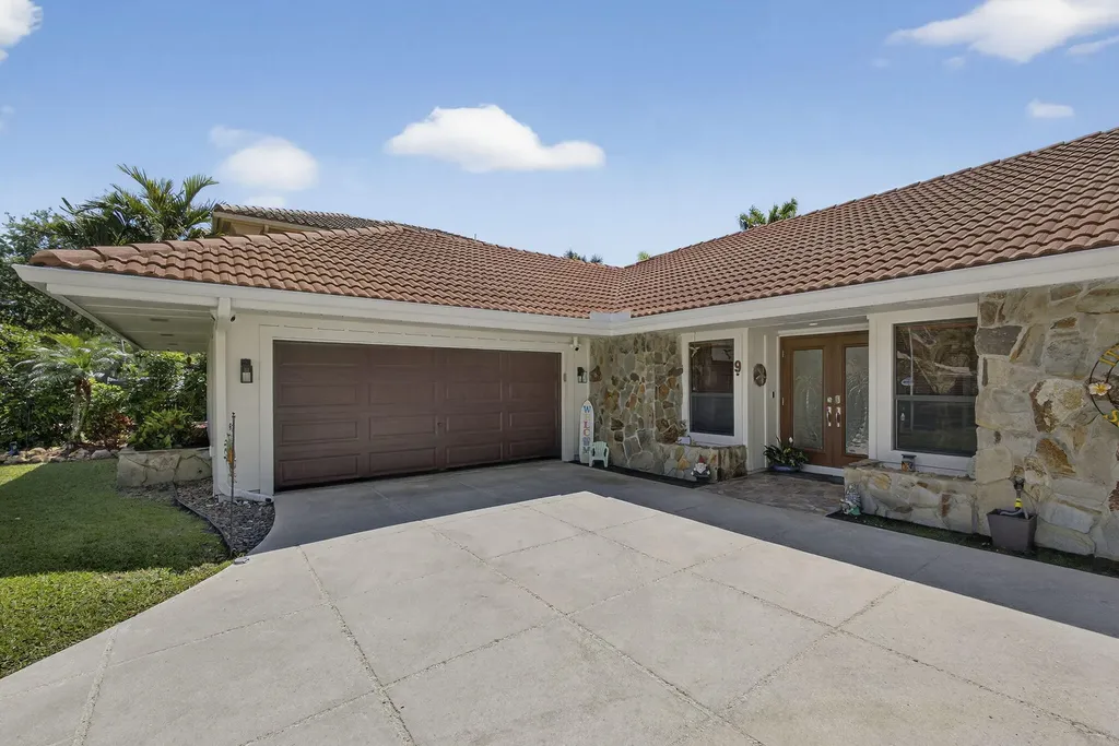9 Kintyre Road Palm Beach Gardens FL 33418