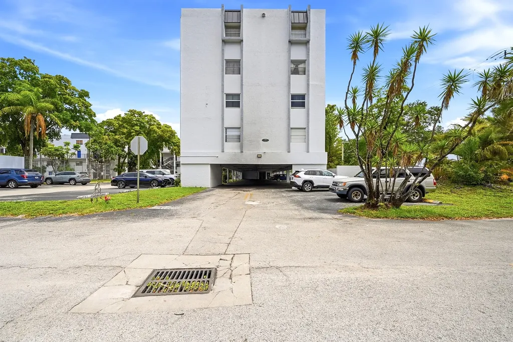 7541 NW 16th Street Plantation FL 33313