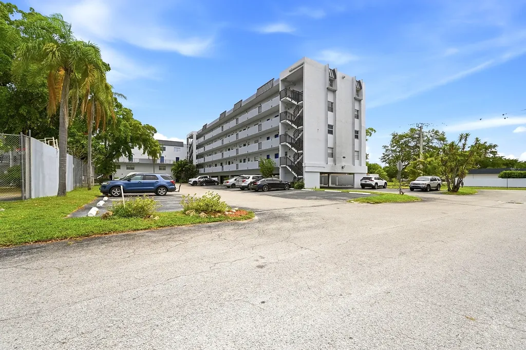7541 NW 16th Street Plantation FL 33313