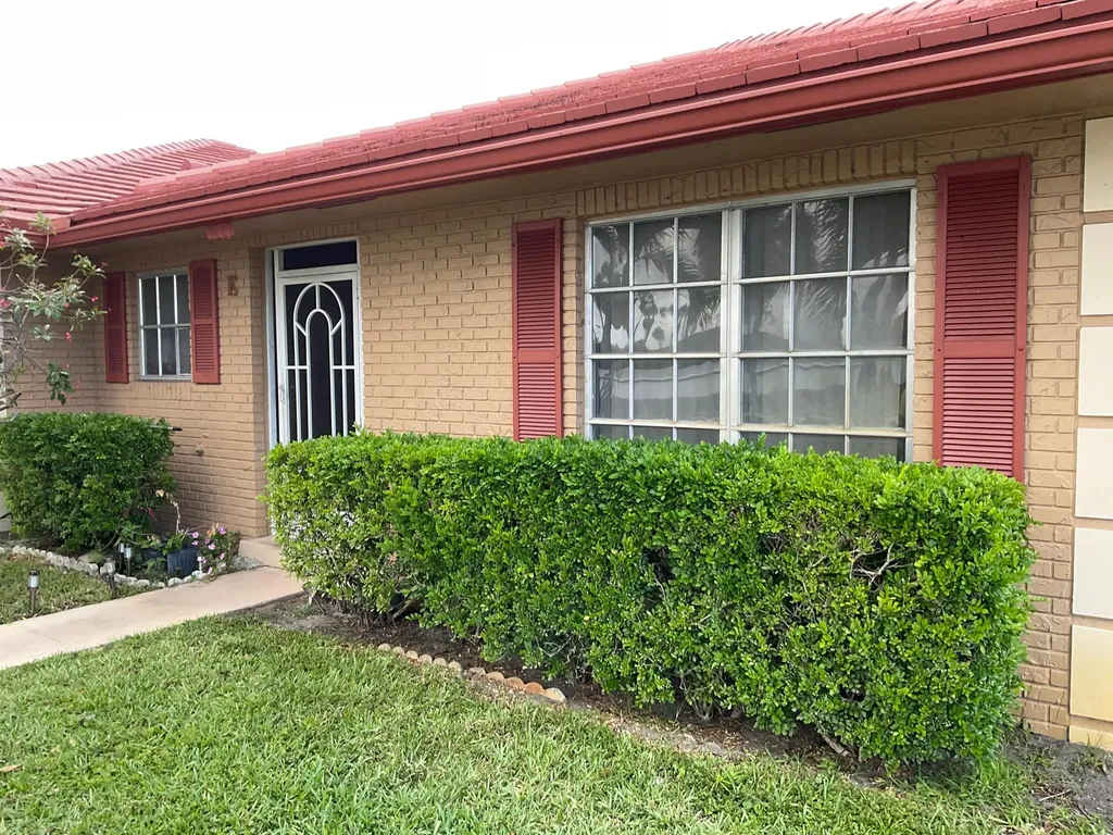 1473 SW 27th Avenue Boynton Beach FL 33426