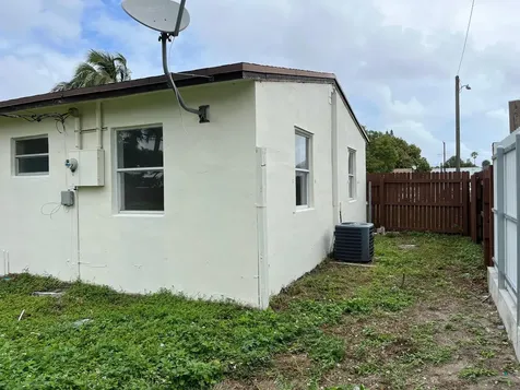 1327 SW 22nd Avenue Fort Lauderdale FL 33312