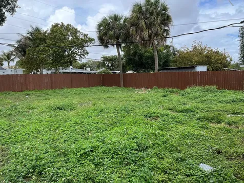 1327 SW 22nd Avenue Fort Lauderdale FL 33312