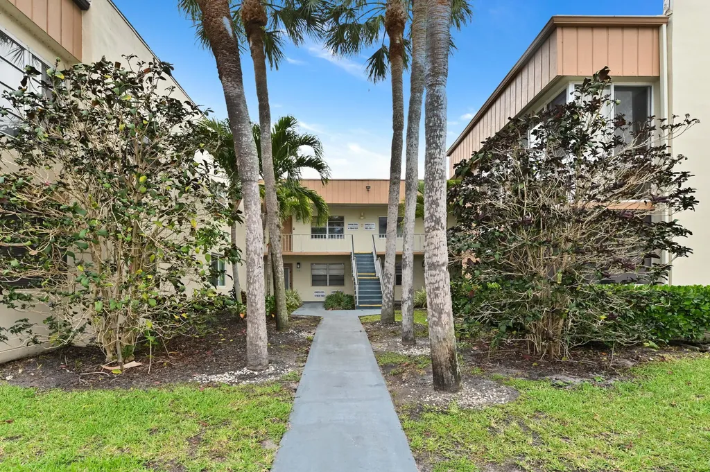 182 Piedmont D Delray Beach FL 33484