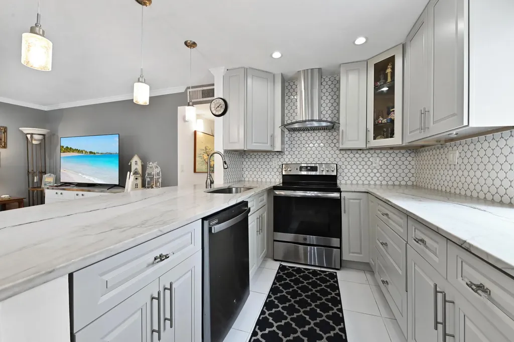 182 Piedmont D Delray Beach FL 33484