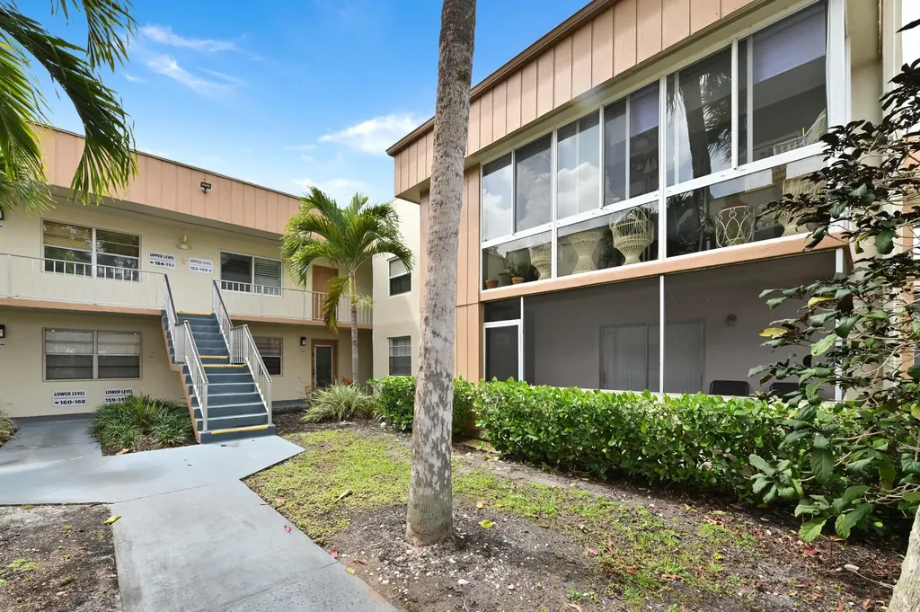 182 Piedmont D Delray Beach FL 33484