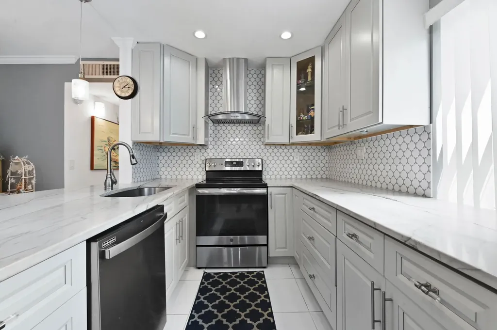 182 Piedmont D Delray Beach FL 33484