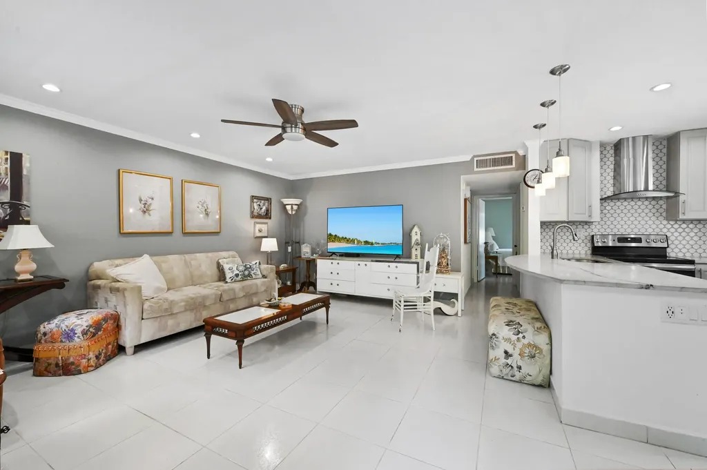 182 Piedmont D Delray Beach FL 33484