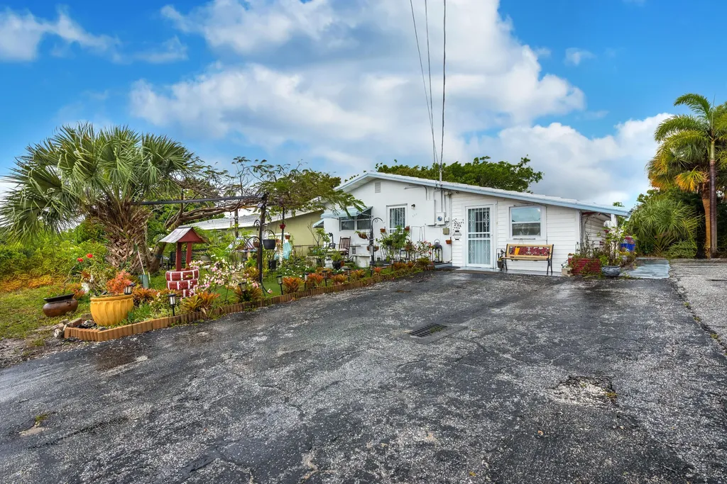 7111 Washington Avenue Lake Worth FL 33462