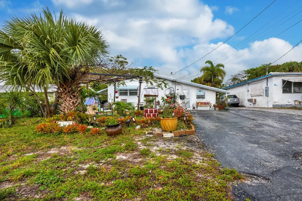 7111 Washington Avenue Lake Worth FL 33462