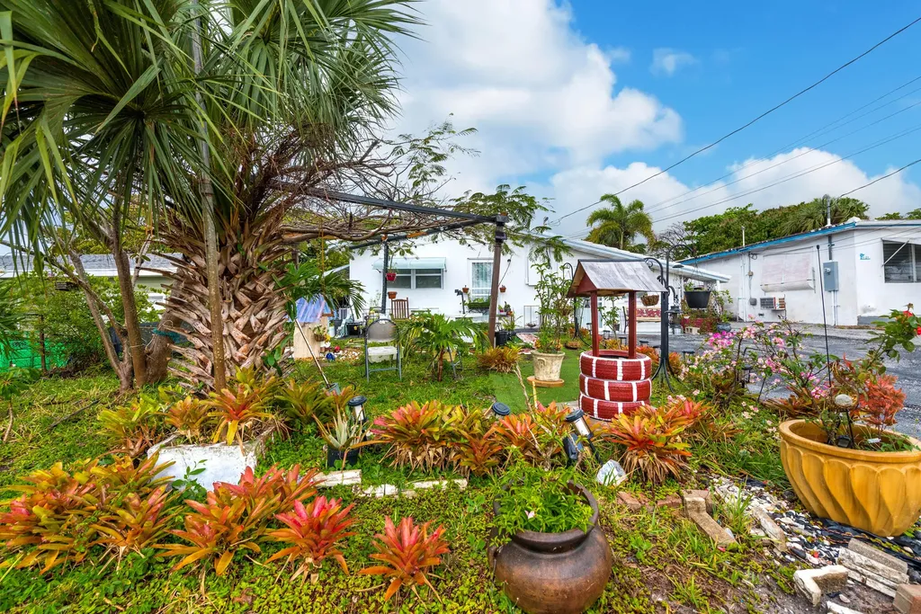 7111 Washington Avenue Lake Worth FL 33462