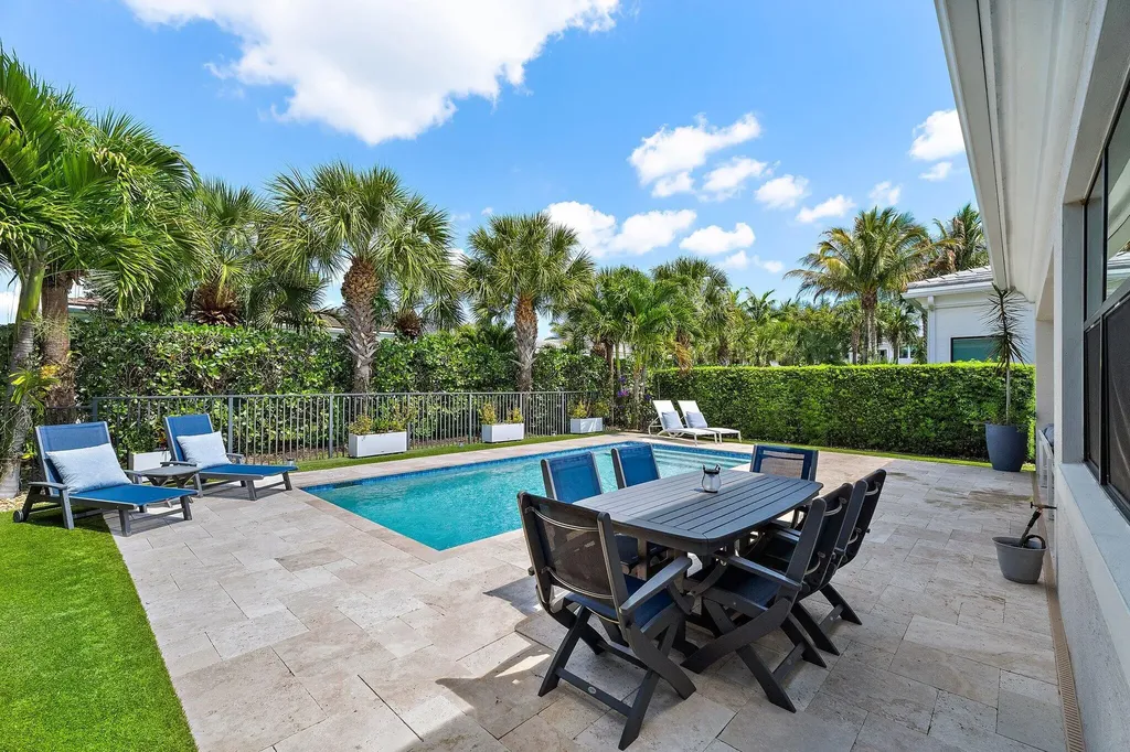 5611 Delacroix Terrace Palm Beach Gardens FL 33418