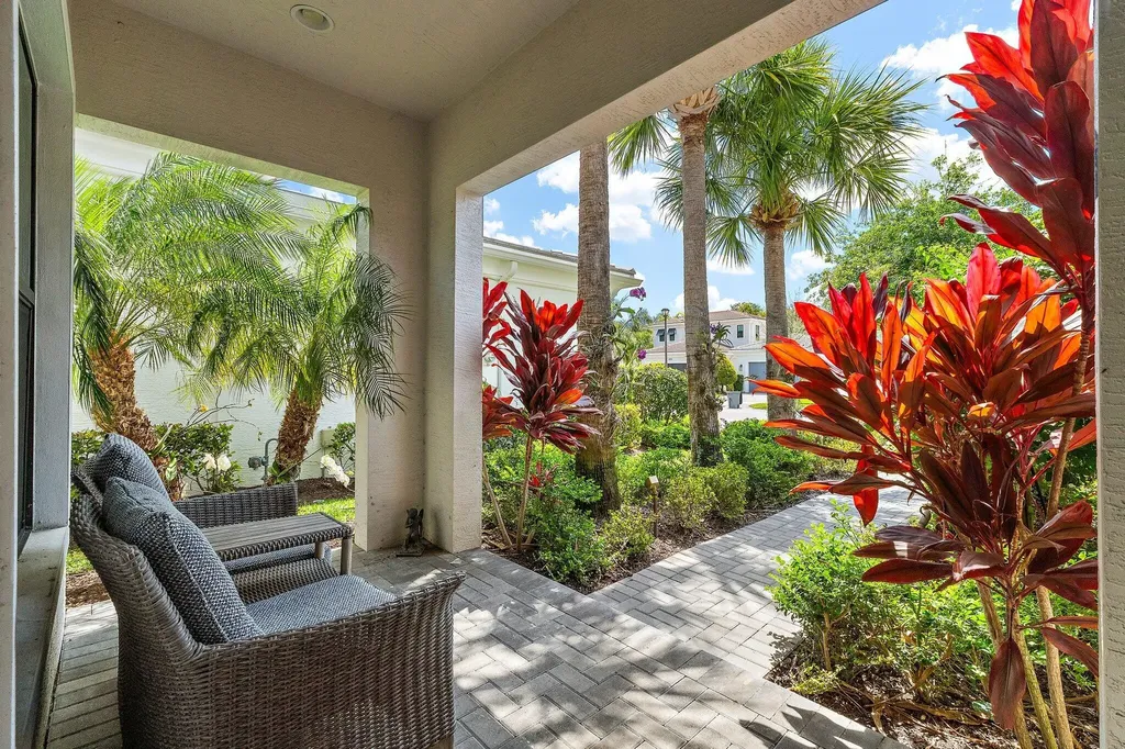 5611 Delacroix Terrace Palm Beach Gardens FL 33418