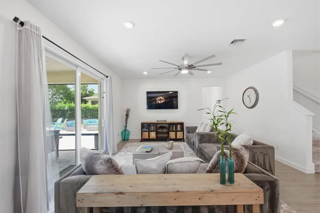 1096 Sterling Pine Place Loxahatchee FL 33470