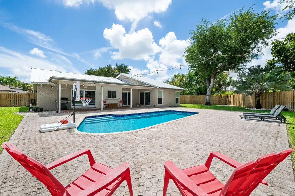 21521 E Hollandaire Drive Drive E Boca Raton FL 33433