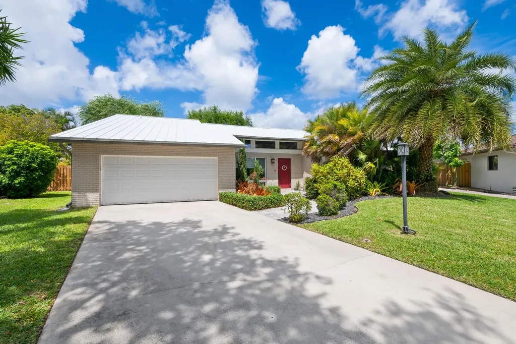 21521 E Hollandaire Drive Drive E Boca Raton FL 33433