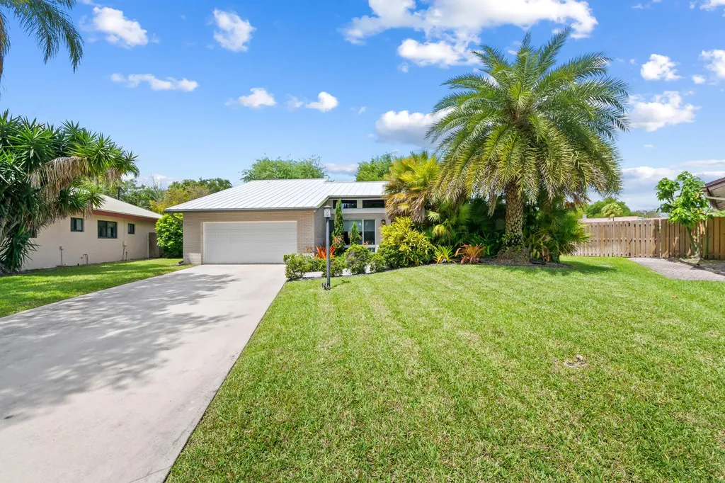21521 E Hollandaire Drive Drive E Boca Raton FL 33433