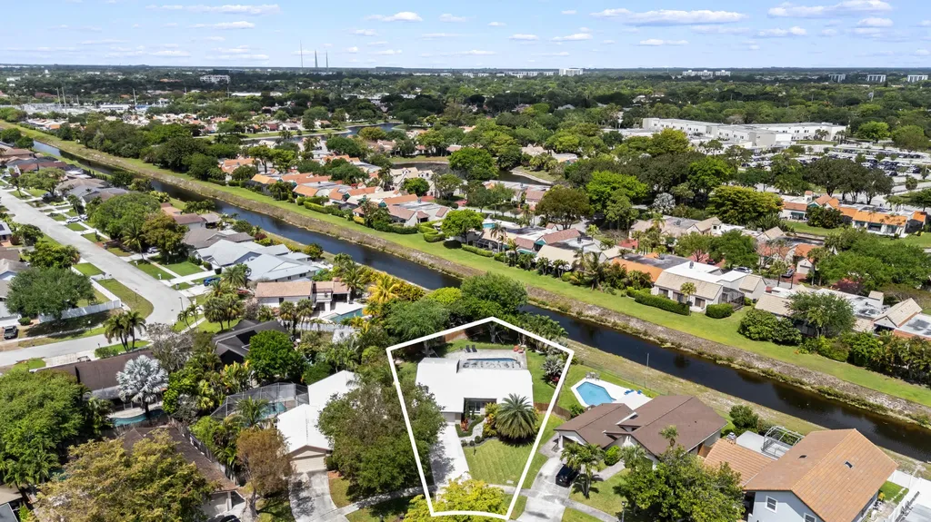 21521 E Hollandaire Drive Drive E Boca Raton FL 33433