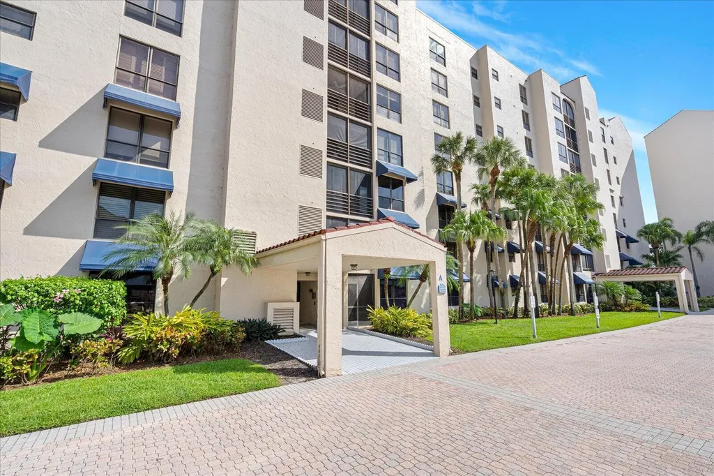 7564 Regency Lake Drive Boca Raton FL 33433