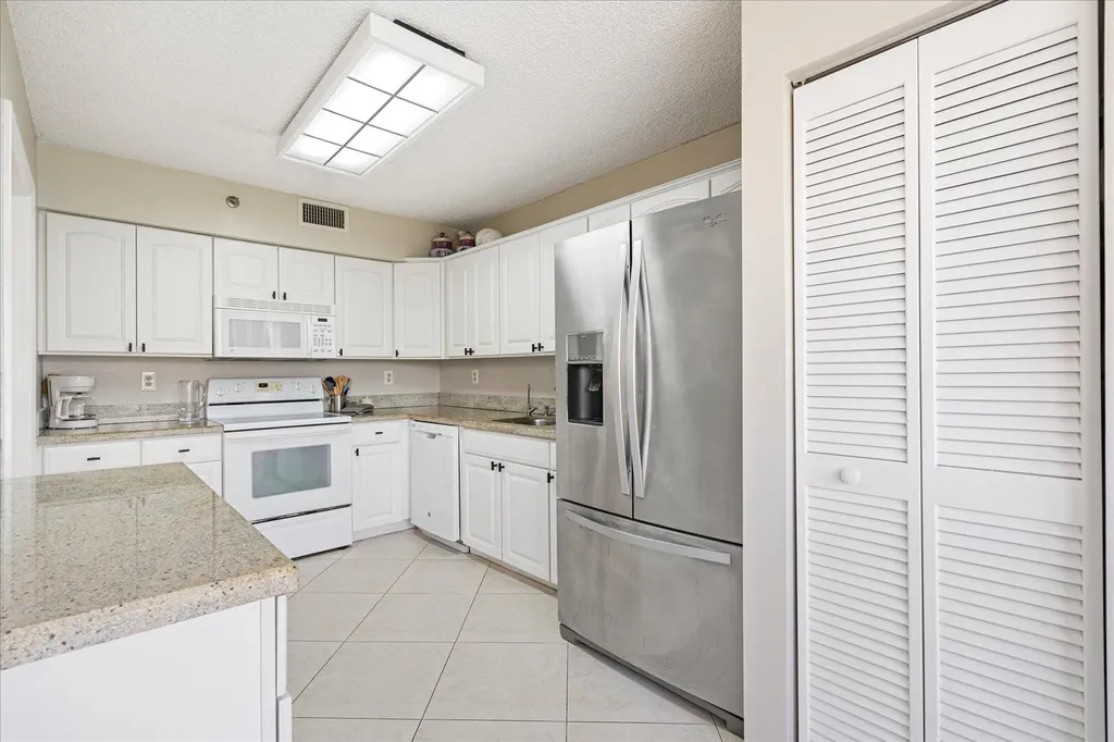 7564 Regency Lake Drive Boca Raton FL 33433