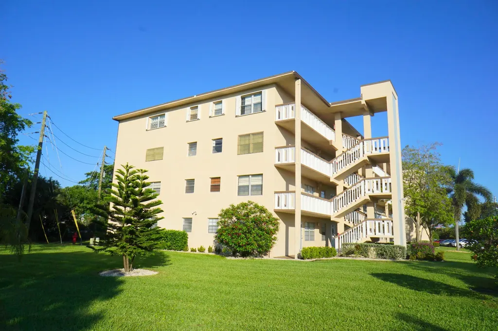 401 Southampton A West Palm Beach FL 33417