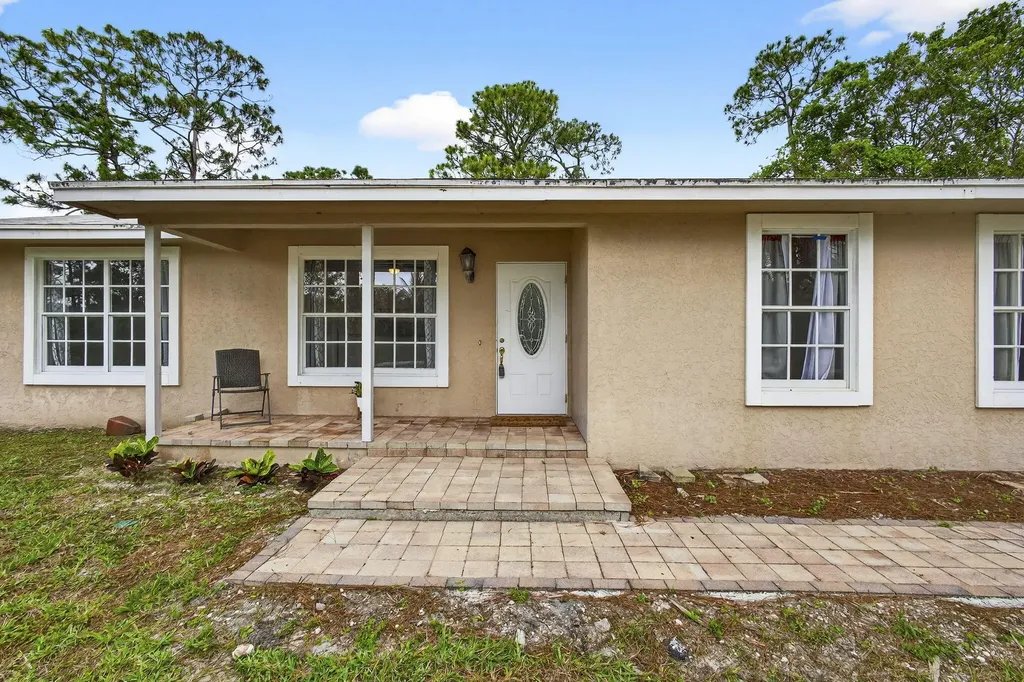 16932 Okeechobee Boulevard The Acreage FL 33470