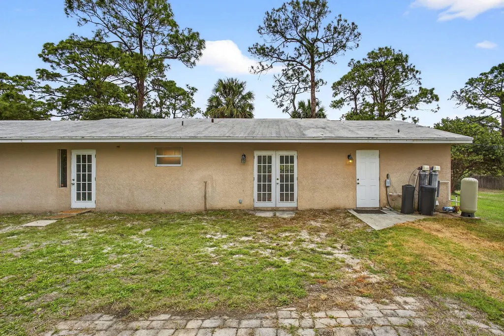 16932 Okeechobee Boulevard The Acreage FL 33470