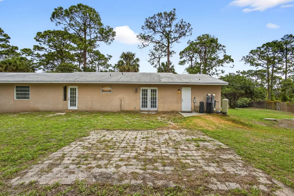 16932 Okeechobee Boulevard The Acreage FL 33470