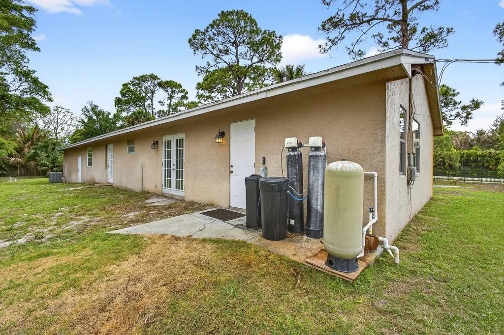 16932 Okeechobee Boulevard The Acreage FL 33470