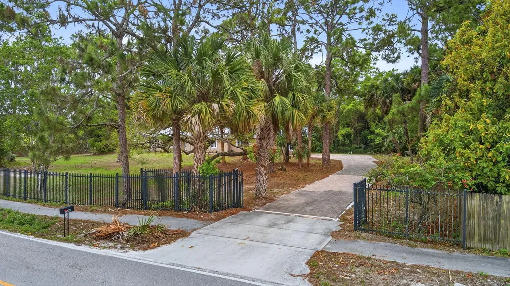 16932 Okeechobee Boulevard The Acreage FL 33470