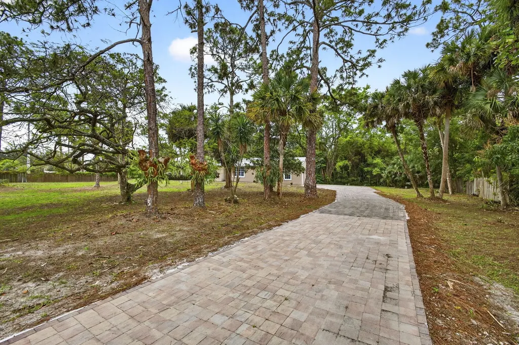 16932 Okeechobee Boulevard The Acreage FL 33470