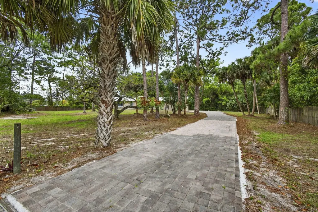16932 Okeechobee Boulevard The Acreage FL 33470