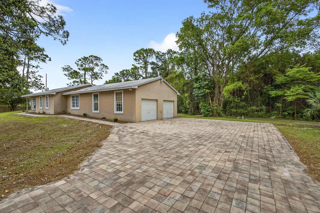 16932 Okeechobee Boulevard The Acreage FL 33470
