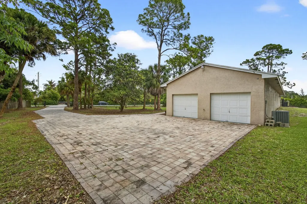 16932 Okeechobee Boulevard The Acreage FL 33470