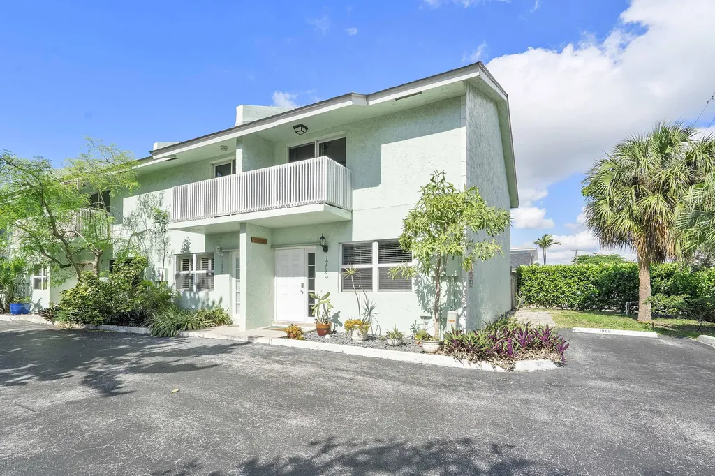 1968 NE 3rd Street Deerfield Beach FL 33441