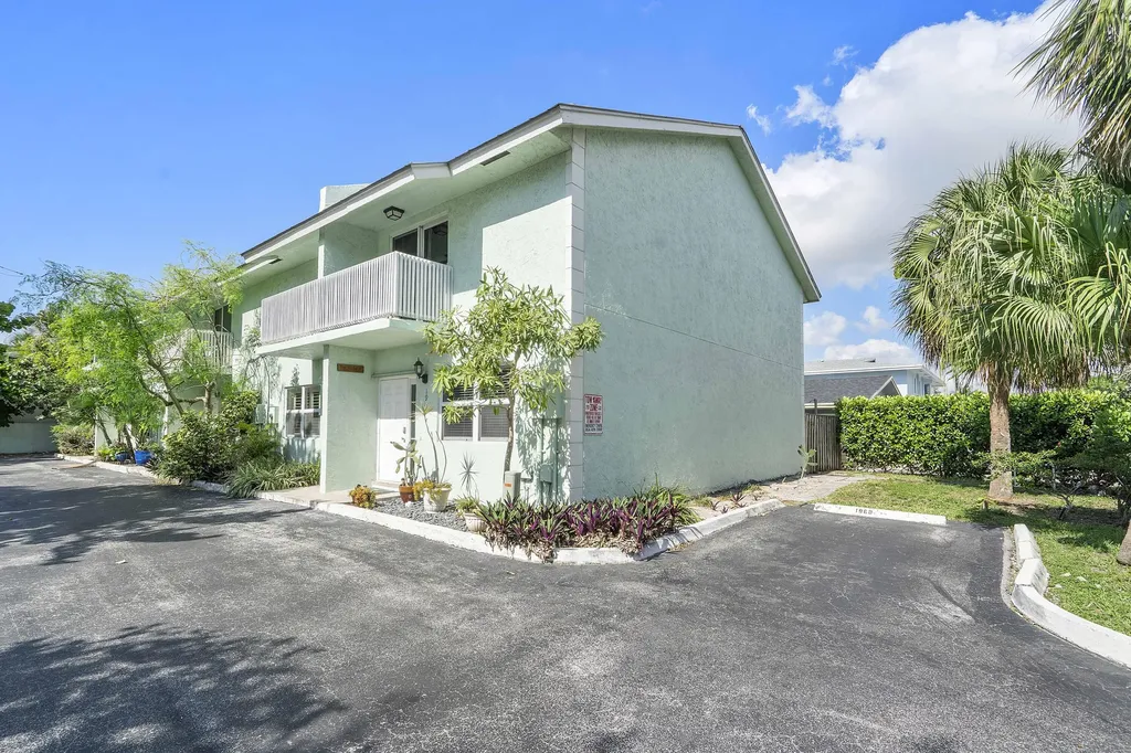 1968 NE 3rd Street Deerfield Beach FL 33441
