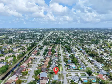 5669 S 35th Court Greenacres FL 33463