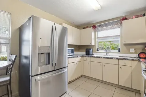 209 NE 35th Street Oakland Park FL 33334